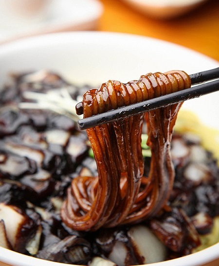 Jajangmyeon (123RF)