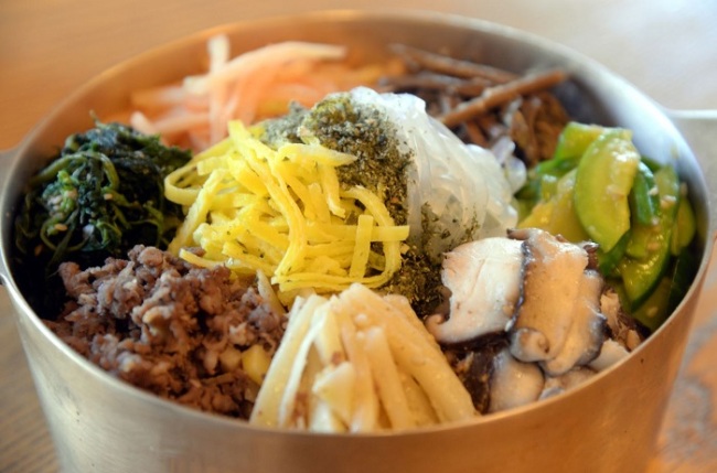 Hanilkwan's goldongban, or palace-style bibimbap. (Park Hyun-koo/The Korea Herald)