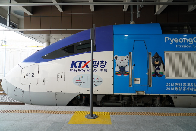 Train to PyeongChang (Lim Jeong-yeo/The Korea Herald)