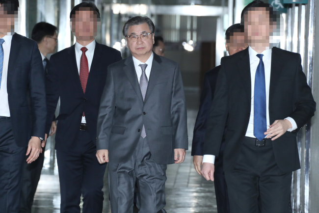 서훈 국가정보원장이 5일 국회에서 열린 정보위원회 전체회의에 출석하고 있다.[사진=연합뉴스]
서훈 국가정보원장이 5일 국회에서 열린 정보위원회 전체회의에 출석하고 있다.[사진=연합뉴스]