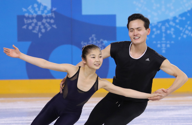 Ryom Tae-ok and Kim Ju-sik (Yonhap)