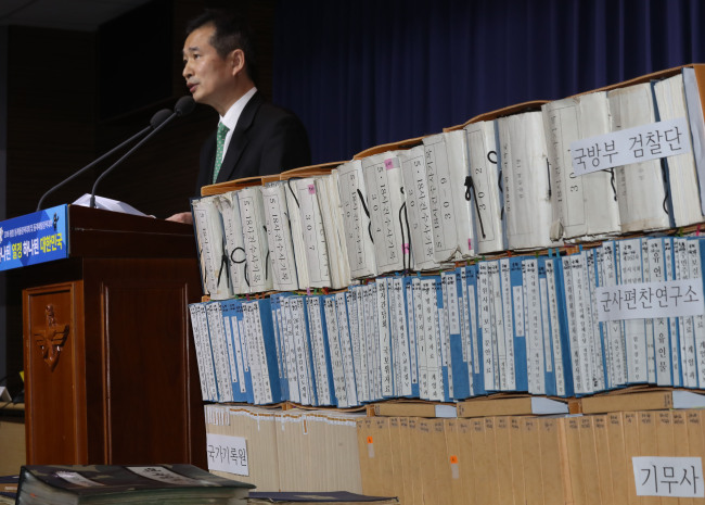 이건리 5ㆍ18 특별조사위원회 위원장이 7일 오전 서울 용산구 국방부에서 조사결과를 고 있다.[연합뉴스]