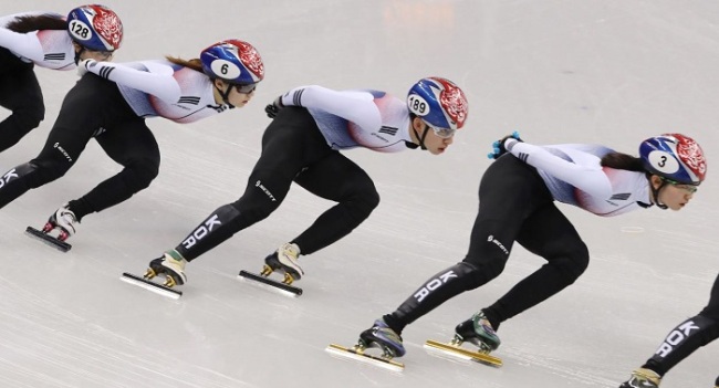 South Korean short track speed skaters train at Gangneung Oval, located in Gangneung, 230 kilometers east of Seoul, on Feb. 7, 2018. (Yonhap)