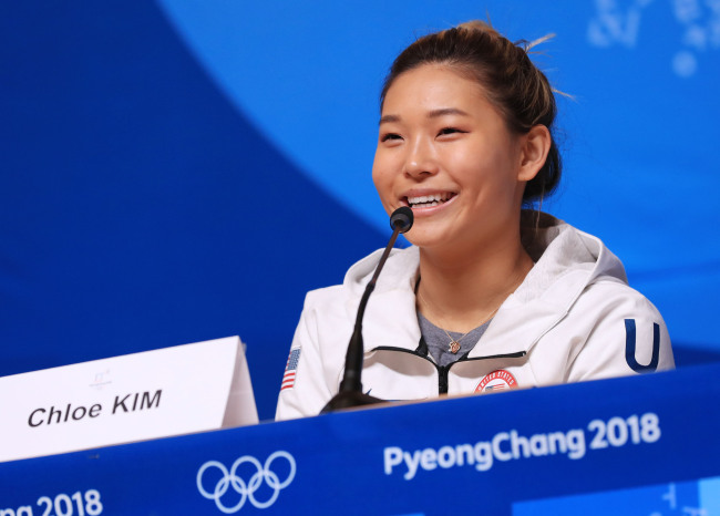 Korean-American snowboarder Chloe Kim speaks at a press conference in PyeongChang, Gangwon Province, on Feb. 8, 2018. (Yonhap)