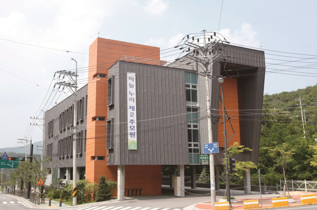 성남시 중원구 갈현동 영생관리사업소내 하늘누리 추모원[사진제공=성남시]
성남시 중원구 갈현동 영생관리사업소내 하늘누리 추모원[사진제공=성남시]