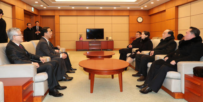 Ri Son-gwon (far R), chairman of the Committee for the Peaceful Reunification of the Country, Kim Yong-nam (2nd from R), North Korea's ceremonial head of state, Kim Yo-jong (3rd from R), a sister of North Korean leader Kim Jong-un, and Choe Hwi (4th from R), chairman of the National Sports Guidance Committee meet South Korean officials at Seoul's Incheon International Airport shortly after their arrival in South Korea on Friday. (Yonhap)