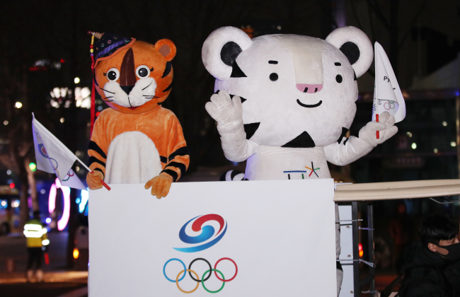 1988 mascot Hodolee and 2018 mascot Soohorang