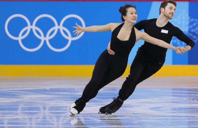 This file photo shows South Korean ice dance team of Min Yu-ra and Alexander Gamelin during a practice session at Gangneung Ice Arena in Gangneung, a sub-host city of the PyeongChang Winter Olympics, on Feb. 8, 2017. (Yonhap)