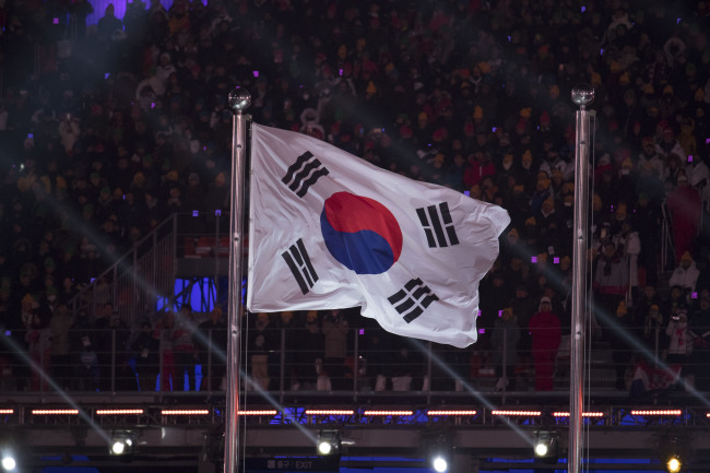The Taegukki, South Korea's national flag, is raised during the Opening Ceremony of the 2018 Winter Games held at the PyeongChang Olympic Plaza in PyeongChang, Gangwon Province, Friday. (Yonhap)