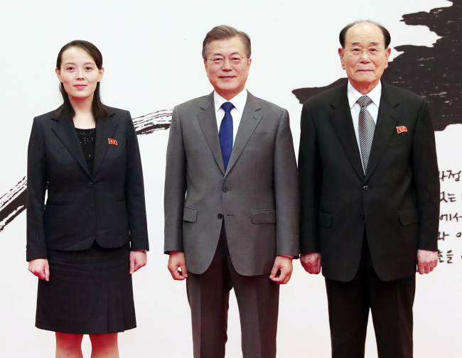 President Moon Jae-in poses with North Korea's Kim Yong-nam (right) and Kim Yo-jong (left) at the presidential office in Seoul on Saturday. Yonhap
