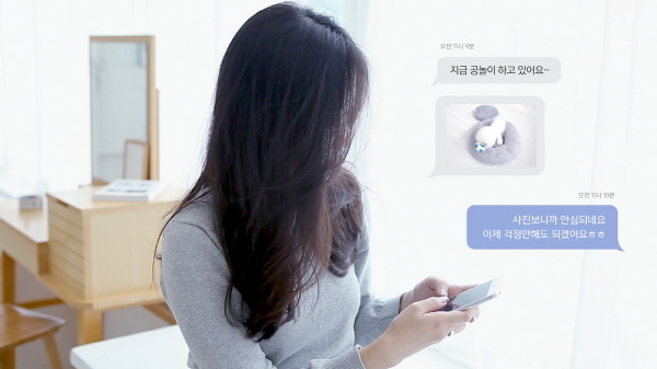▲ 펫플래닛 펫시터가 고객에게 반려동물 상태와 사진을 메시지로 보내주는 모습