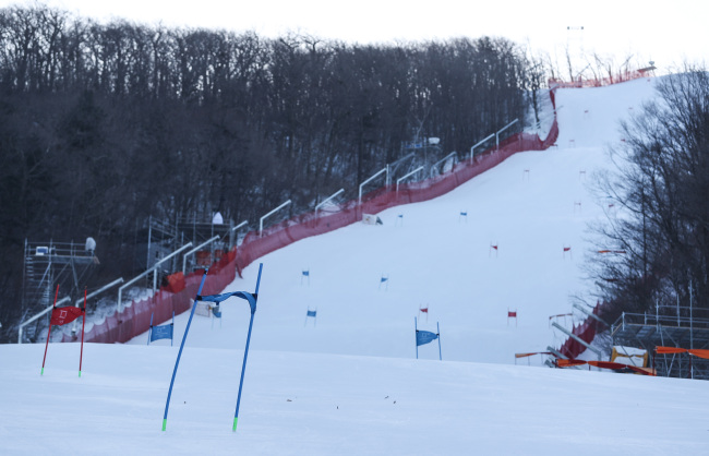 A slope at Yongpyong Alpine Center on Monday. (Yonhap)