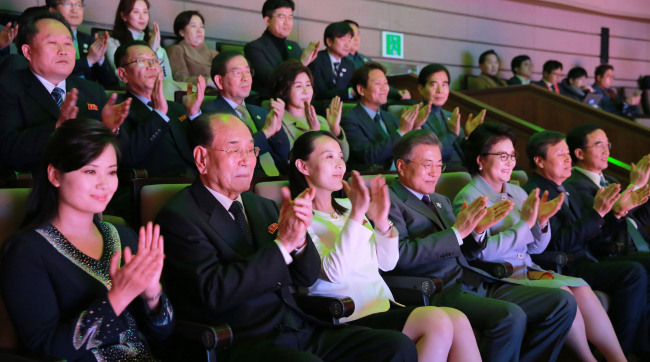 Kim Young-nam, second from left, watches North Korea's Samjiyeon Orchestra's performance in Seoul on Feb. 11, 2018. Kim sits between Hyon Song-wol, the head of the Samjiyeon Orchestra, and Kim Yo-jong, the younger sister of North Korea's leader Kim Jong-un. (Yonhap)