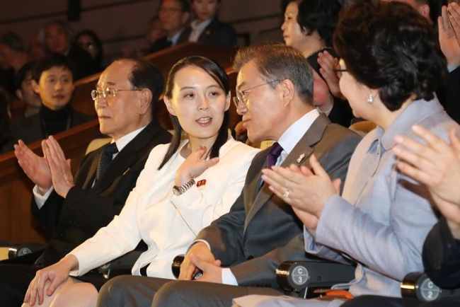North Korea's Kim Yo-jong, left, and S. Korean President Moon Jae-in (Yonhap)
