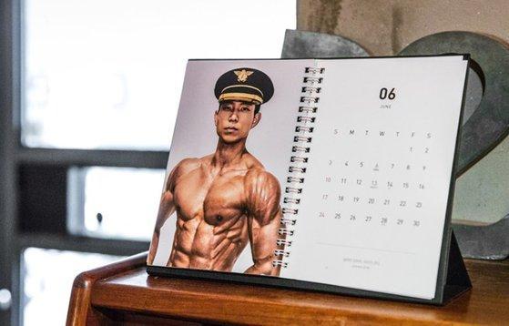 2018년 몸짱 소방관 달력 화보.