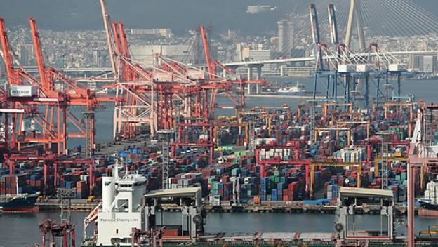Containers waiting shipment at a port in Busan. (Yonhap)