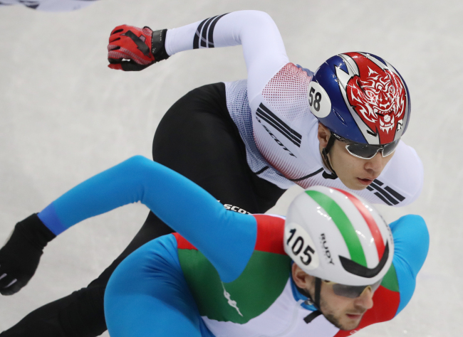 [13일 남자 쇼트트랙 1500m 예선 레이스를 펼치는 황대헌 선수. 사진=연합뉴스]