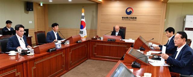 4기 방송통신위원회 전체회의 모습  [헤럴드경제]