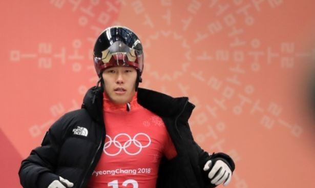 South Korean skeleton slider Yun Sung-bin prepares for an official training run at Olympic Sliding Centre in PyeongChang, Gangwon Province, during the PyeongChang Winter Olympics on Feb. 13, 2018. (Yonhap)