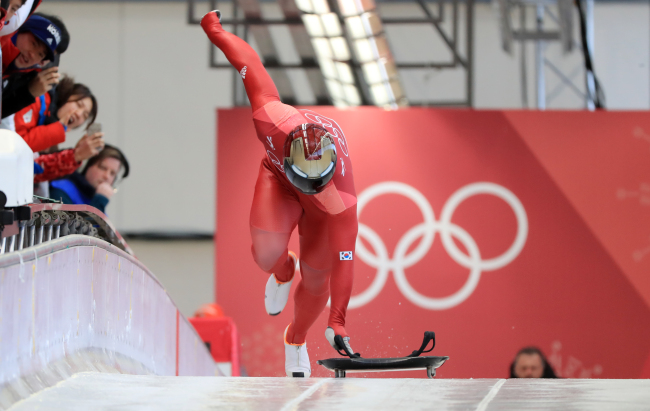 SKELETON SLIDER TAKES OFF — South Korean skeleton racer Yun Sung-bin takes off in his first run in the men’s skeleton event at the Alpensia Sliding Centre in PyeongChang, Gangwon Province, Thursday. The medalists will be determined by their total times after four races. The first two runs are taking place Thursday, with the remainder scheduled for Friday. (Yonhap)