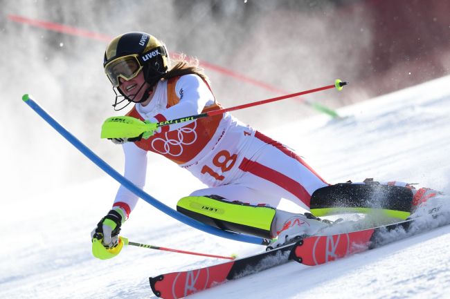 Austria's Katharina Liensberger competes in the Women's Slalom at the Jeongseon Alpine Center during the Pyeongchang 2018 Winter Olympic Games in Pyeongchang on February 16, 2018.  (AFP-Yonhap)