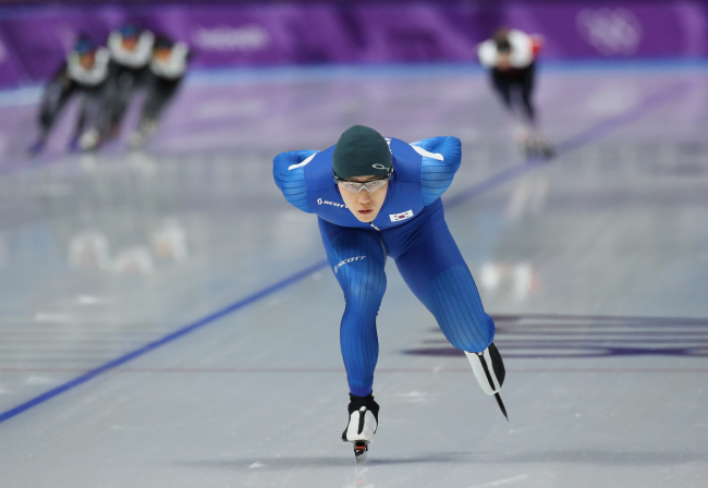 South Korean speed skater Mo Tae-bum practices at the Gangneung Oval on Saturday.