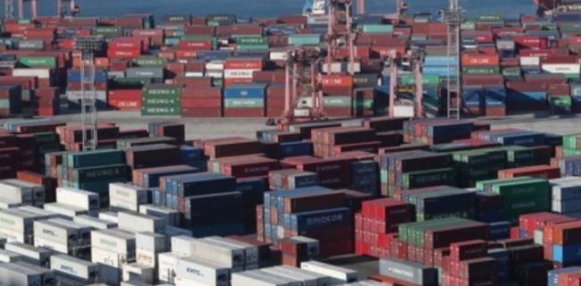 Containers stacked at the port of Busan (Yonhap)
