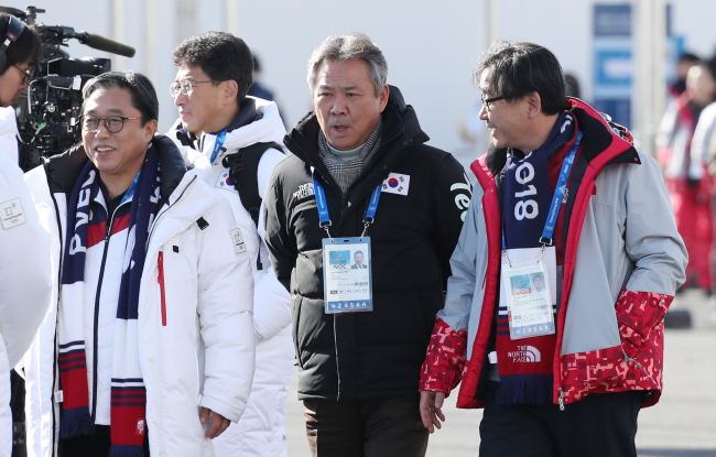 Lee Kee-heung (center), president of the Korean Sport & Olympic Committee, enters the Olympics Athletes' Village on Feb. 7. (Yonhap)