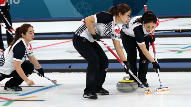 Korea's female curling team competes in their match with Sweden at Gangneung Curling Centre, located in Gangneung, around 240 kilometers east of Seoul, on Feb. 19, 2018. (Yonhap)
