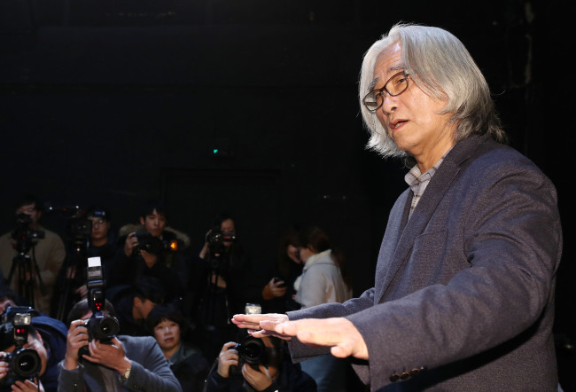 Lee Youn-taek speaks at a press conference in Seoul on Monday. (Yonhap)