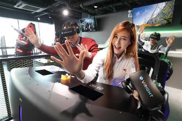 내달 초 신촌에서 개관하는 VR테마파크 ‘브라이트’ 1호점을 소개하고 있다. [제공=KT]