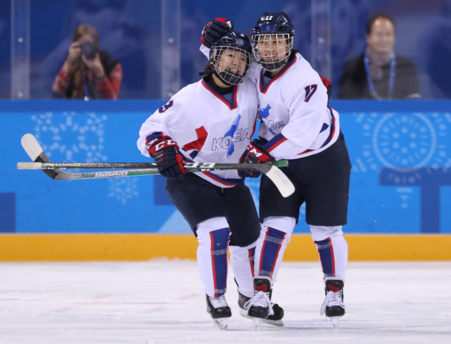 Korean forward Han Soo-jin (R) celebrates her goal against Sweden with teammate Eom Su-yeon during the seventh place match in the women's hockey tournament of the PyeongChang Winter Olympics on Tuesday. (Yonhap)