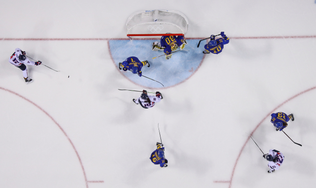 Korean forward Han Soo-jin (L) scores against Sweden during the seventh place match in the women's hockey tournament of the PyeongChang Winter Olympics on Tuesday. (Yonhap)