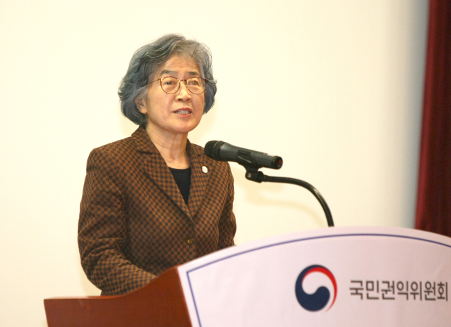 Park Eun-jeong, chairperson of the Anti-Corruption and Civil Rights Commission speaks at a forum on Wednesday. (Yonhap)