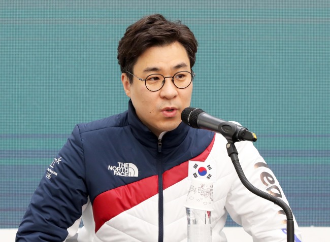 Korean short track speed skating head coach Kim Sun-tae speaks during a press conference at Team Korea House inside Gangneung Olympic Park in Gangneung, Gangwon Province, on Feb. 23, 2018. (Yonhap)