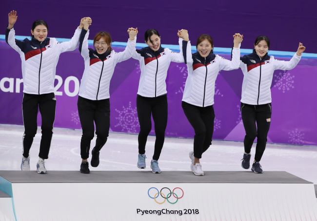 Gold medalists for women's 3,000-meter short track relay: Shim Suk-hee, Choi Min-jeong, Kim Ye-jin, Kim Alang and Lee Yu-bin (Yonhap)