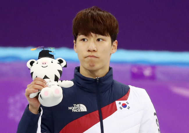 Hwang Dae-heon won silver in men's 500-meter short track speedskating (Yonhap)