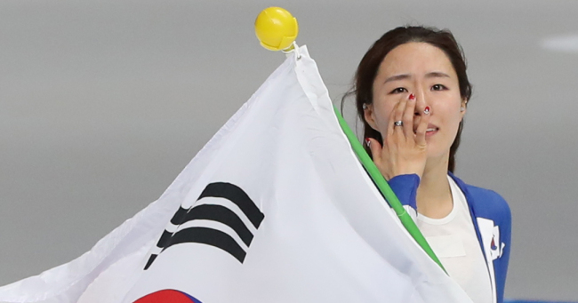 Lee Sang-hwa, South Korea’s two-time defending Olympic champion, won silver in what could possibly be her last Olympics (Yonhap)