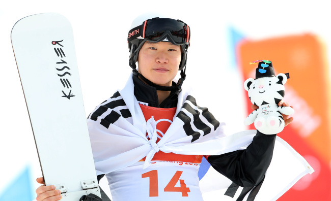 Lee Sang-ho is the first Asian to win a medal in men's parallel giant slalom (Yonhap)