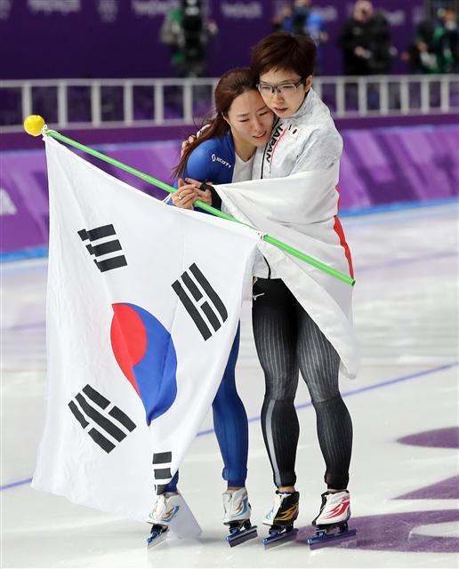 올림픽에선 메달 이상의 감동으로 우리에게 즐거움을 주는 경우가 많다. 이번 평창동계올림픽에서 아이스하키 단일팀의 위대한 도전(왼쪽부터)과 스피드스케이팅 깜짝 은메달 차민규, 영원한 라이벌 고다이라와 이상화의 포옹, 컬링 ‘안경선배’ 김은정 등이 이번 올림픽에서 전 세계에  긴 감동의 여운을 남긴 것으로 기억된다.  [연합뉴스]