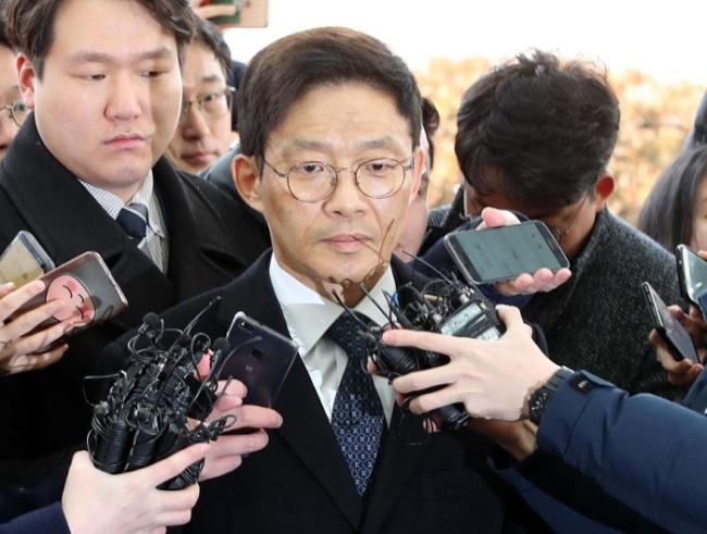 Ahn Tae-geun, a former senior prosecutor, appears at the Seoul Eastern District Prosecutors' Office on Feb. 26. (Yonhap)