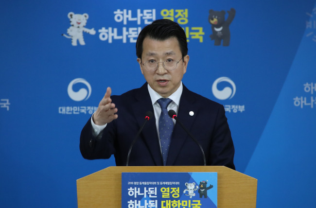 This file photo shows Baik Tae-hyun, spokesman at Seoul's unification ministry, speaking to reporters at a regular press briefing at the Central Government Complex in Seoul. (Yonhap)