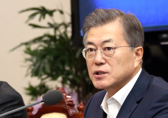 President Moon Jae-in speaks at a meeting with his top aides at his office Cheong Wa Dae on Monday. (Yonhap)
