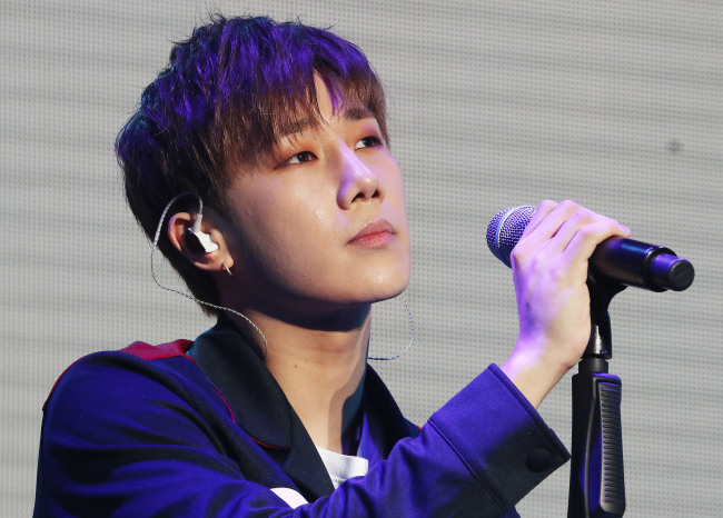 Sungkyu performs during a media showcase for his new solo album “10 Stories” in Seoul on Monday. (Yonhap)