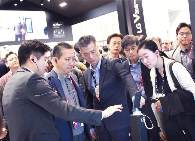 “LG V30S 씽큐 AI인식기능 편리해요”