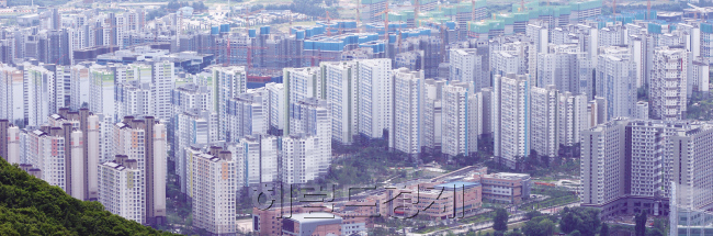LH토지주택연구원을 비롯해 한국감정원과 건설산업연구원 등 곳곳에서 주택시장 침체 전망을 내놨다.  [헤럴드경제DB]
