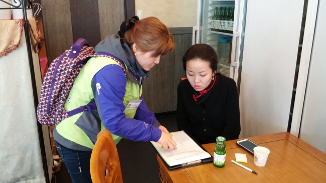 수원시 상수도사업소가 수돗물 수질 검사 방문서비스를 펼치고있다.[사진제공=수원시]
수원시 상수도사업소가 수돗물 수질 검사 방문서비스를 펼치고있다.[사진제공=수원시]