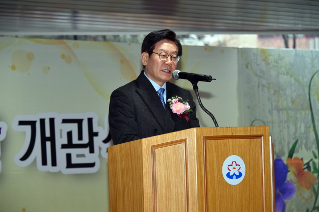 이재명 성남시장이 28일 해오름도서관 개관식’에 참석했다.[사진제공=성남시]
이재명 성남시장이 28일 해오름도서관 개관식’에 참석했다.[사진제공=성남시]