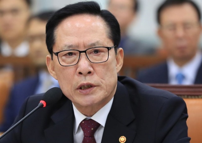 Defense Minister Song Young-moo speaks during a parliamentary session at the National Assembly in Seoul on Feb. 28. (Yonhap)