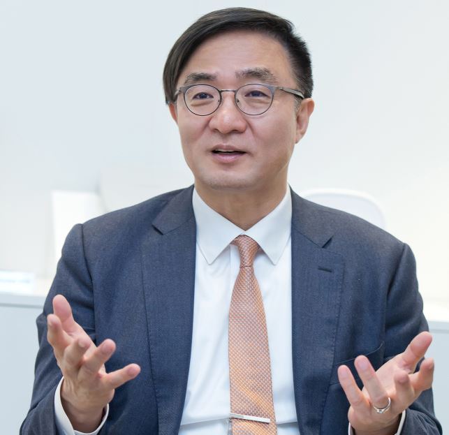 Samsung Electronics’ network business President Kim Young-ki speaks during a press conference Tuesday. (Samsung Electronics)